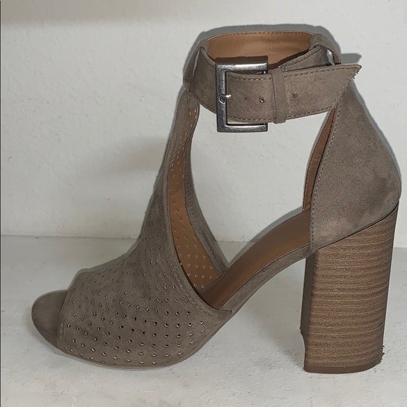 Peep-Toe Pump - Neutral Sand/Tan - Picture 2 of 7